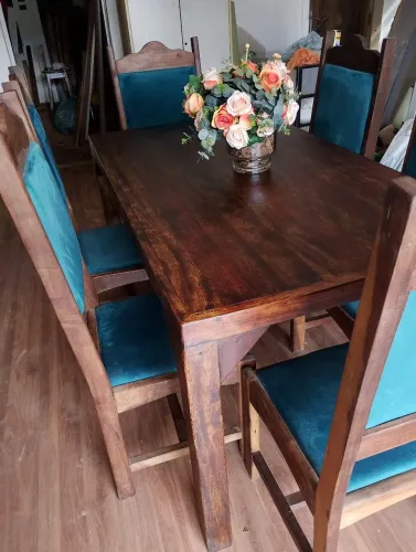 Mesa de Imbuia com 6 cadeiras 
