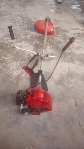 Roçadeira , vendo ou troco por algo do meu interesse ! <br>Faço rolo em celular mais volta !