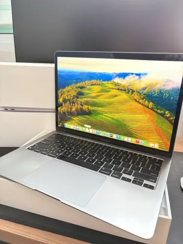 MacBook Air M1 2020 (8GB RAM / 256GB SSD) Excelente Estado