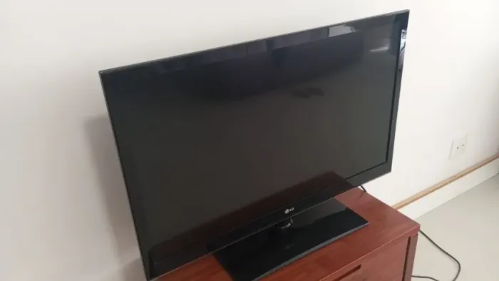 Televisão LG 42" modelo 42LV3500 com defeito