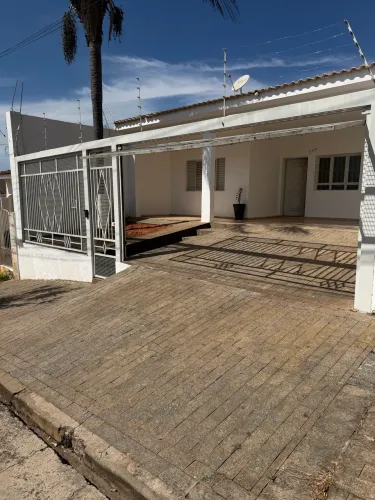 Aluga-se Casa de Alto Padrão