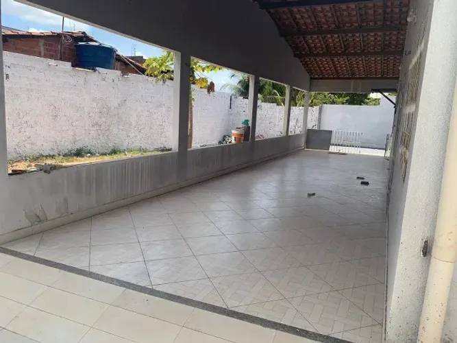 CASA ESPAÇOSA NO COHATRAC COM 5 QUARTOS, 2 SUÍTES E 378m² DE TERRENO