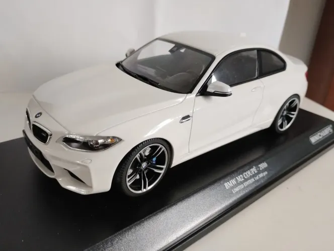 Miniatura BMW M2 coupê 2016 minichamps 1/18 Ed limitada