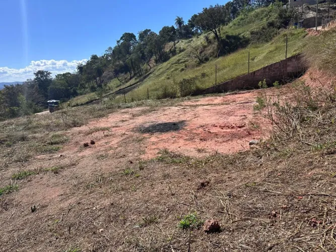 Terreno em Ravena ao pé da serra da Piedade