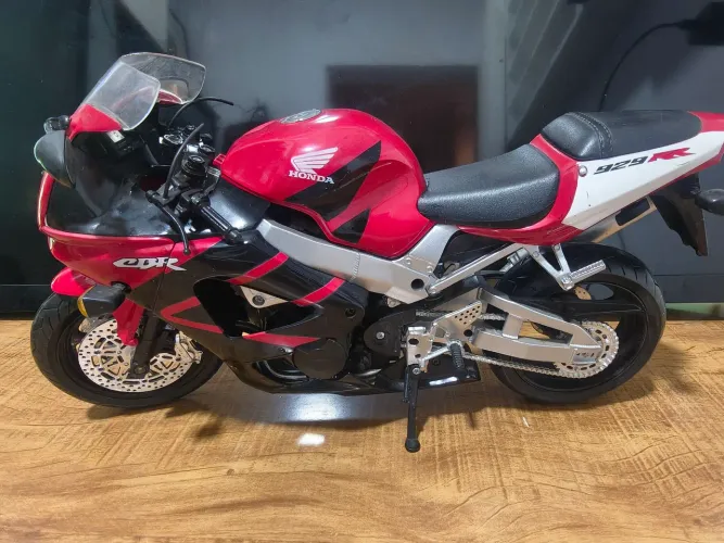 Moto colecionável 1:6 Honda 929rr Fireblade