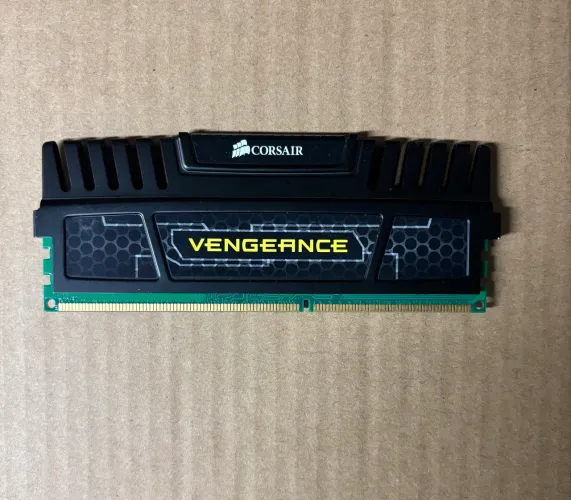 Memória Ram Para Desktop Gamer Ddr3 8GB 1600mhz Corsair