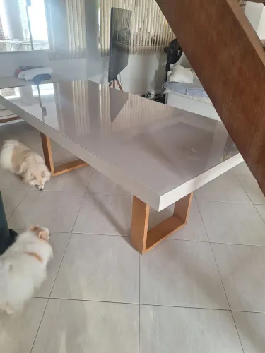Vendo uma mesa