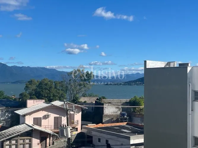 Apartamento 2 dormitórios no Bom Abrigo com Vista Mar