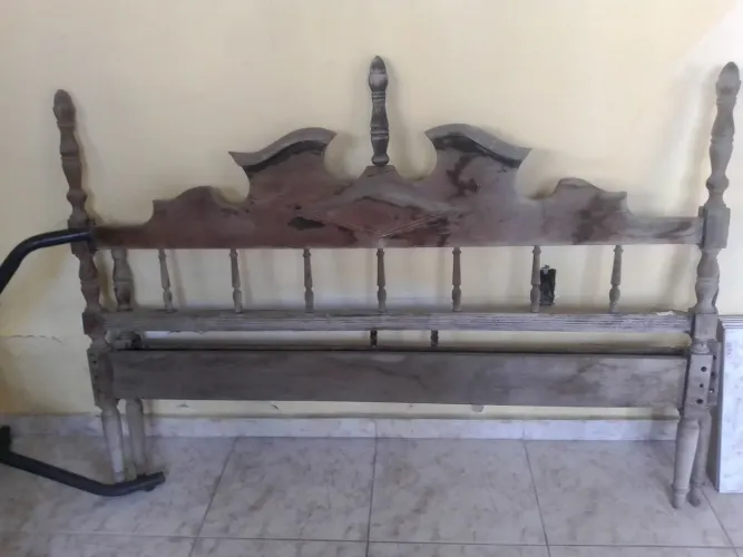 Cama de madeira (casal)
