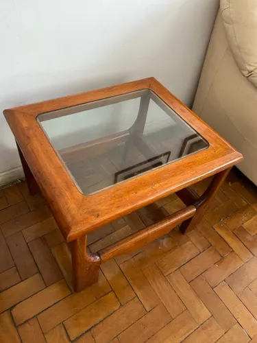 Mesa de Canto Antiga de Madeira com Tampo de Vidro