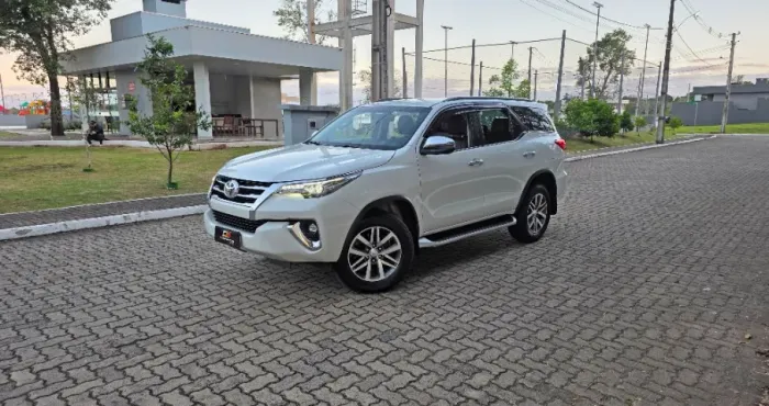 Toyota Hilux SW4 SRX 4X4 2.8 TDI 16V Dies. Aut. 2018