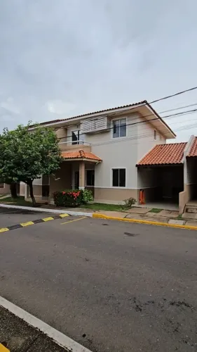 Sobrado com clima de clube