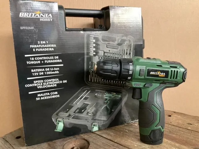 Parafusadeira e Furadeira Britânia 2 em 1 maleta - 50 acessórios Bivolt 