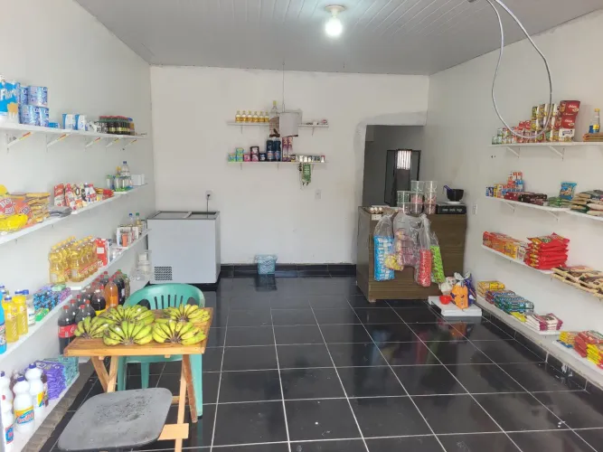 Alugo ou vendo casa em Rio Preto da Eva  Valor 800,00