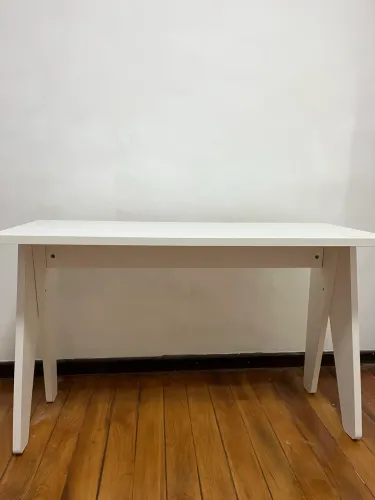 Escrivaninha branca
