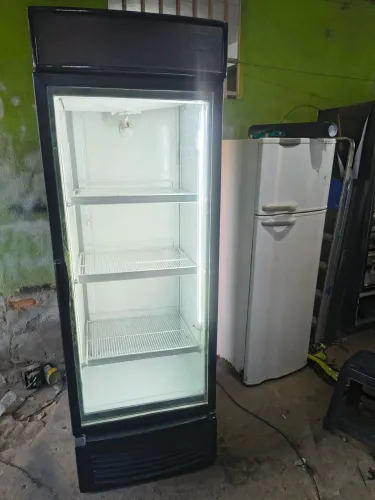 Vendo freezer Expositor de refrigerante funcionando perfeitamente.
