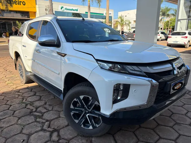 Mitsubishi L200 Triton Sport HPE-S 2.4 CD Dies. AUT 2024