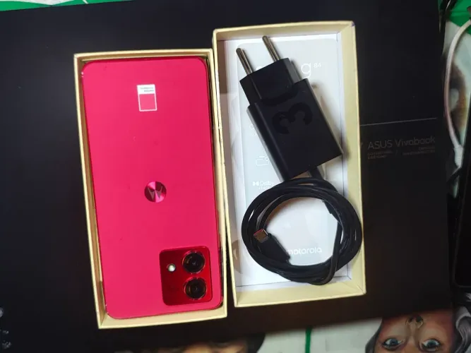 Moto g 84 5g viva magenta ( com nota fiscal)