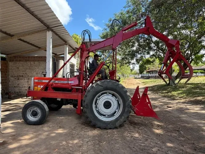 Carregadeira Massey Ferguson MF 290 4x2
