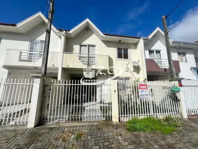 RC Imóveis vende sobrado no Alto Boqueirão