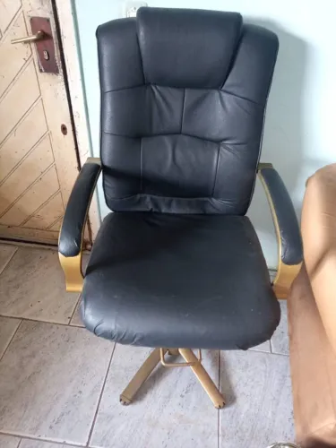 Vende-se uma cadeira