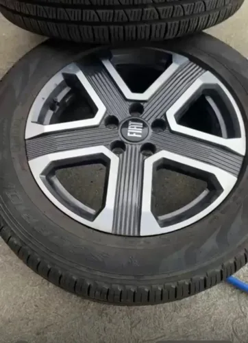 Vendo aro com pneu da Fiat toro novo 