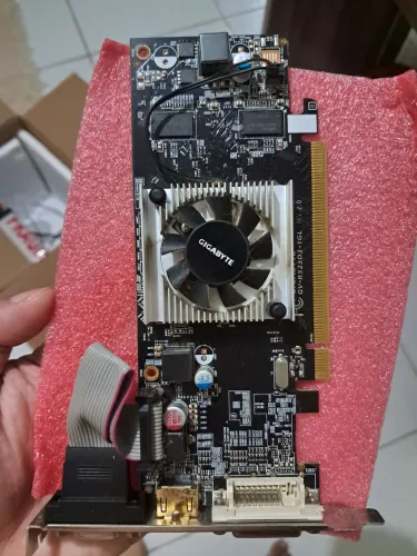 Placa de Vídeo R5 230 1GB
