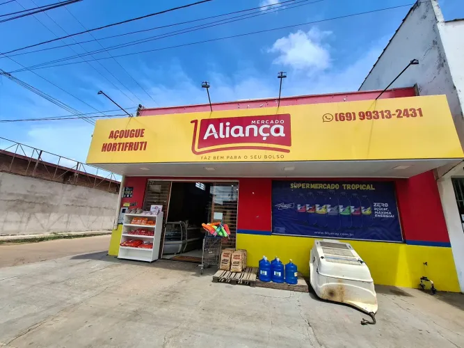Mercado completo com placa solar 