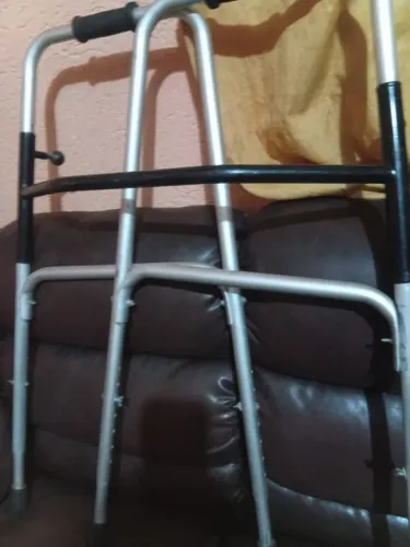Andador de alumínio