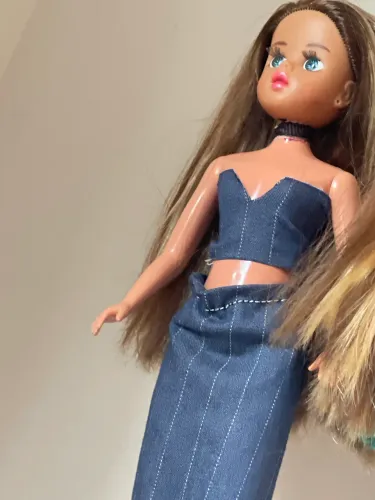 Boneca susi com defeito no pescoço