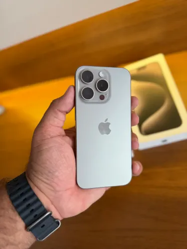 iPhone 15 Pro 256GB Natural - bateria 82% | completo