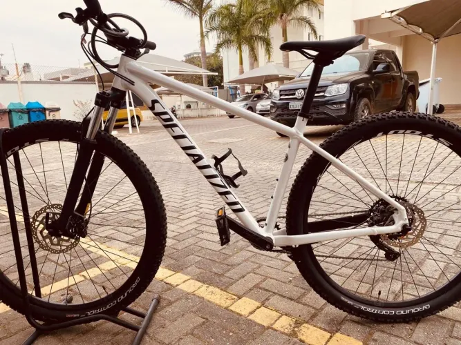 Bicicleta Specialized Rockhopper Expert Tamanho M Aro 29