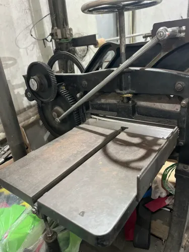 Guilhotina Gráfica Manual Krauser Profissional - Ferro Fundido