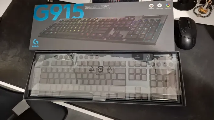 G915