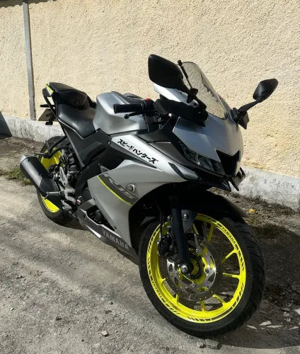 Yamaha r15