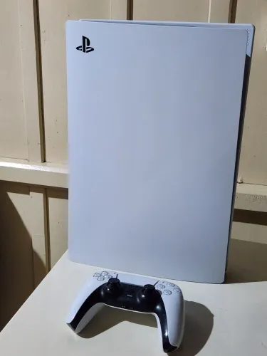 PS5 Mídia Física com Base + Controle + Cabos