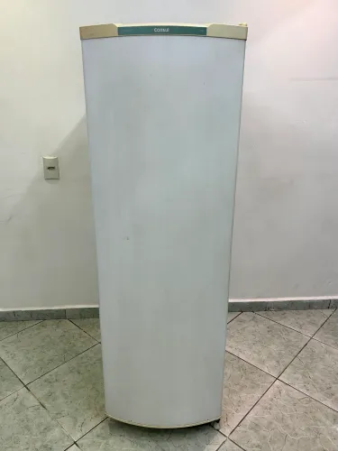 geladeira de 1 porta muito conservada funcionando perfeitamente