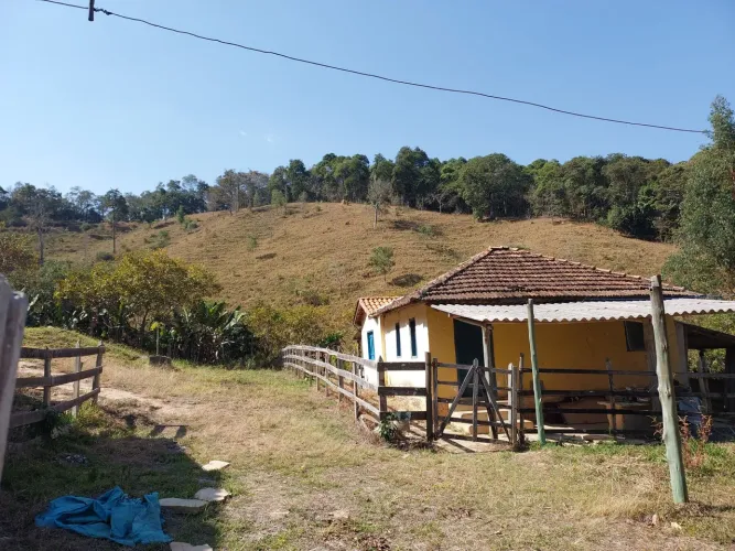 Sítio em São Thomé das letras com nascente, luz e casa