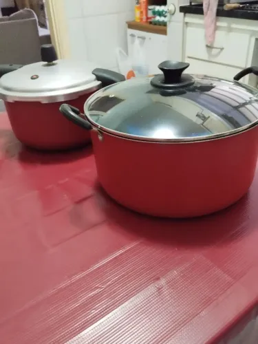 Panela de pressão 7,5l + panela grande 