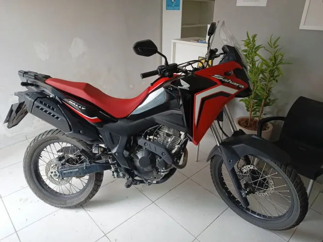 Oportunidade!!! Vendo Sahara 300 cc em estado de zero...
