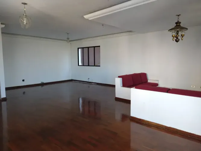 Casa à venda e aluga no Jd.São Bento, 5 andares, 3 quartos, 6 vagas, piscina, varias salas