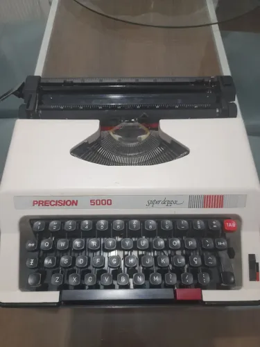 Maquina de datilografia precision 5000