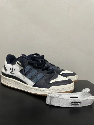 Tenis Adidas Azul e branco
