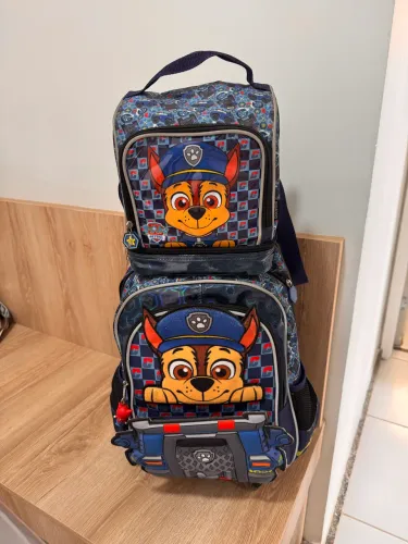 Mochila com rodas e lancheira