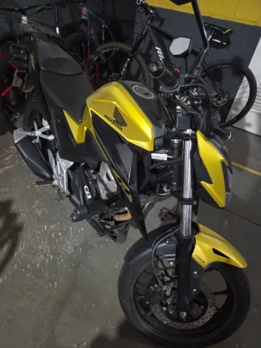 Cbx 300 ABS  WhatsApp * único dono zerada 