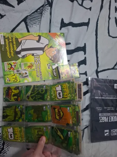 Álbum de Figurinhas/Cards (Quase Completo)