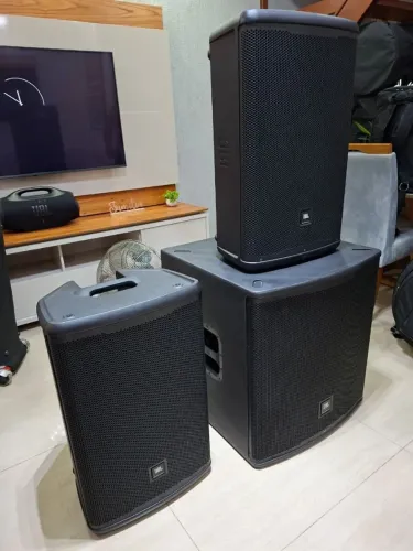 JBL EON 718S + 2JBL EON 715 - BIVOLT