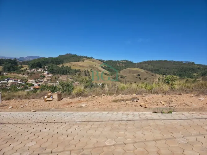 Excelente terreno á venda no bairro Laranjeiras de Caldas entre Caldas e Poços de Caldas M