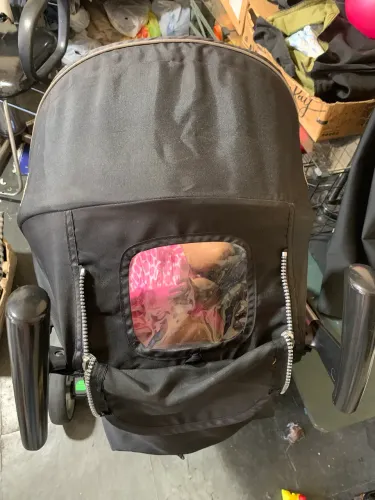 Carrinho de bebê usado