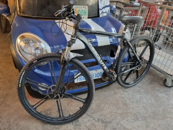 Bicicleta aro 29 de liga freios hidráulicos